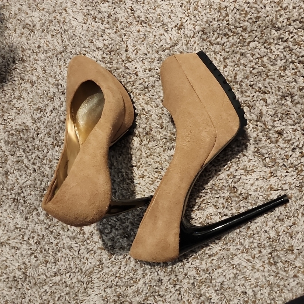 Bebe Pumps